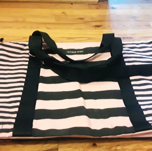 Victoria's Secret navy and pink weekender bag - Picture 2 of 4